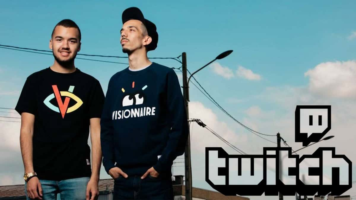 Bigflo et Oli avec le logo de Twitch.tv