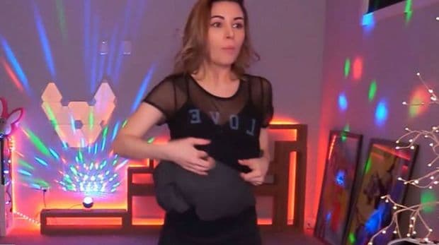 Alinity a été bannie de Twitch suite à la polémique autour de son accident vestimentaire