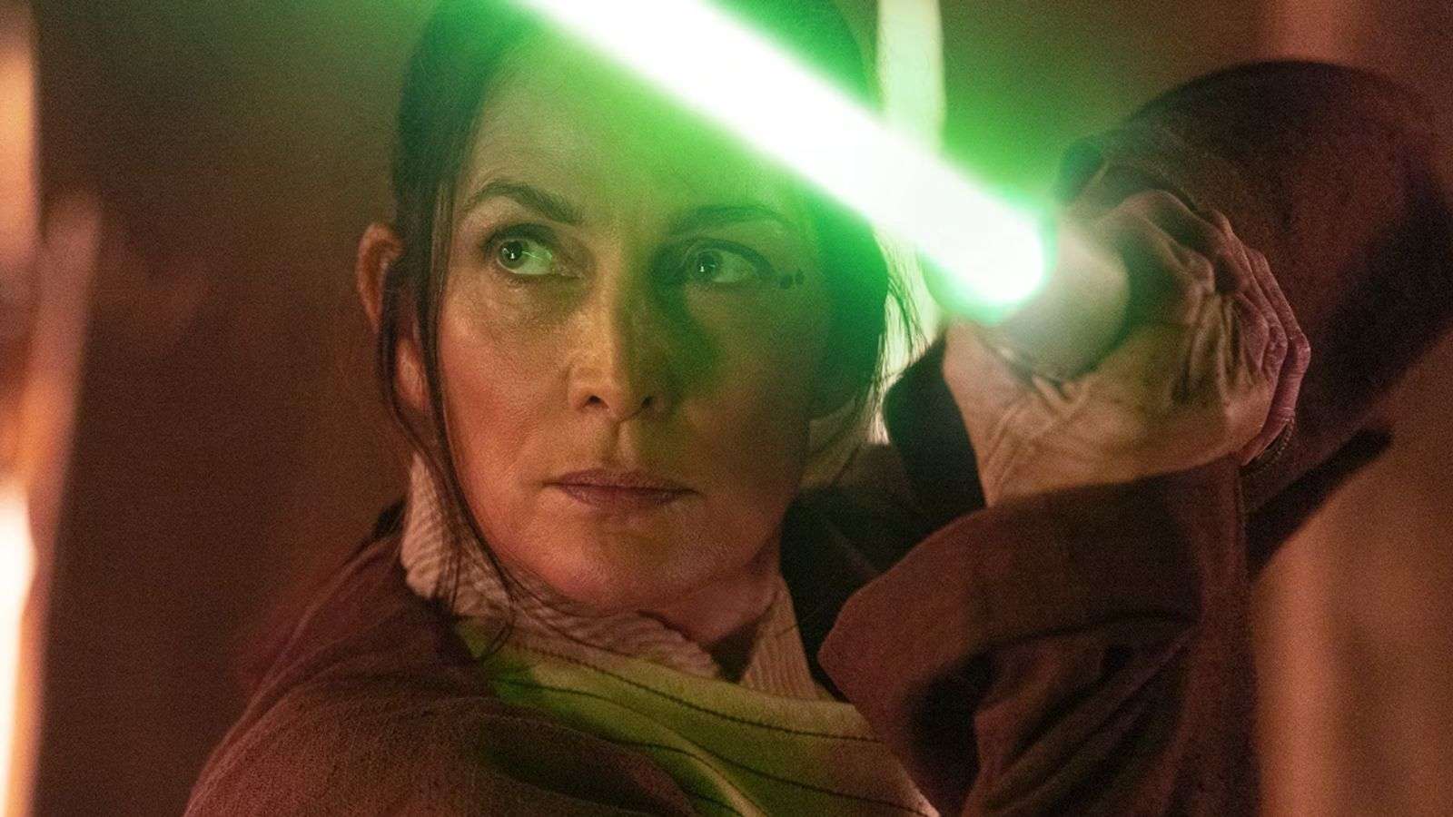 Indara (Carrie-Anne Moss) dans la série Star Wars The Acolyte