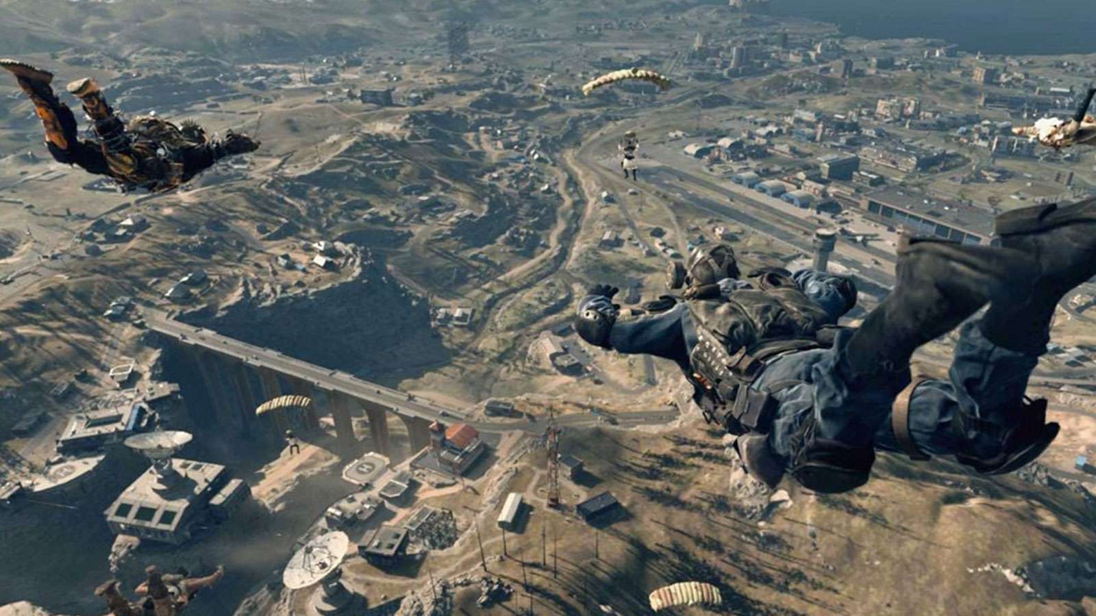 Opérateurs Warzone parachutés sur la carte Verdansk