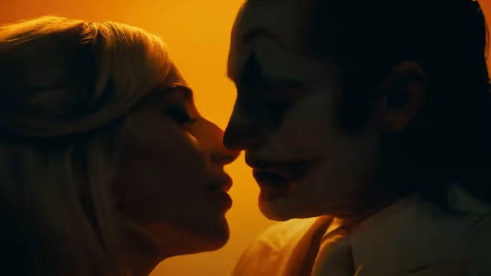 Harley Quinn (Lady Gaga) et Arthur Fleck (Joaquin Phoenix) dans Joker: Folie à Deux