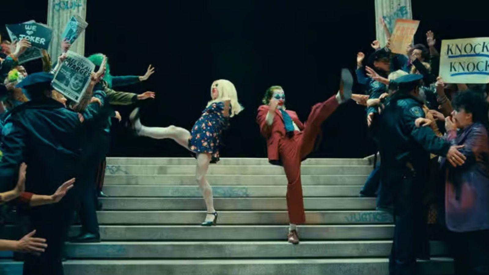 Harley Quinn (Lady Gaga) et Arthur Fleck (Joaquin Phoenix) dans Joker: Folie à Deux.