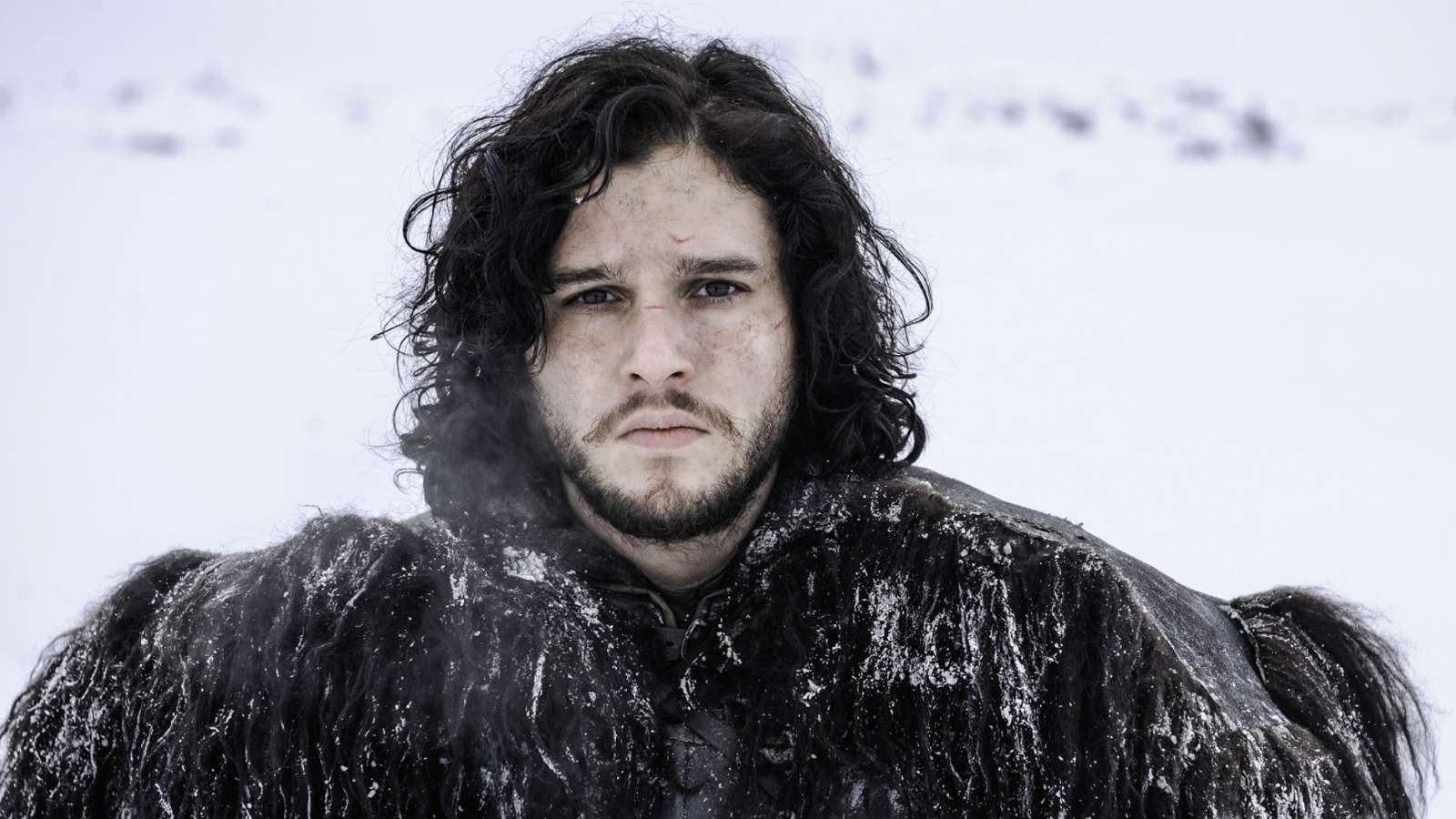 jon snow fait la tête dans la neige dans game of thrones